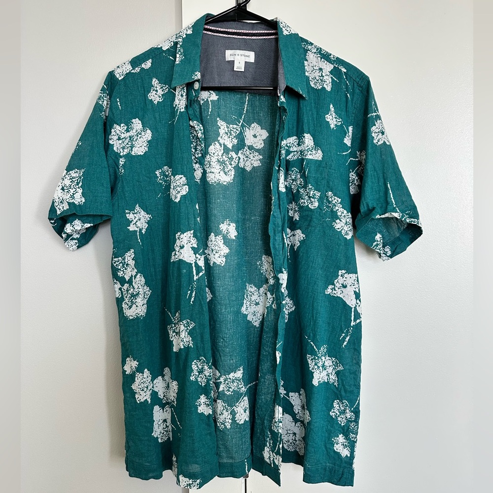 Sun + Stone Men's Hawaiian Floral Shirt Green/White